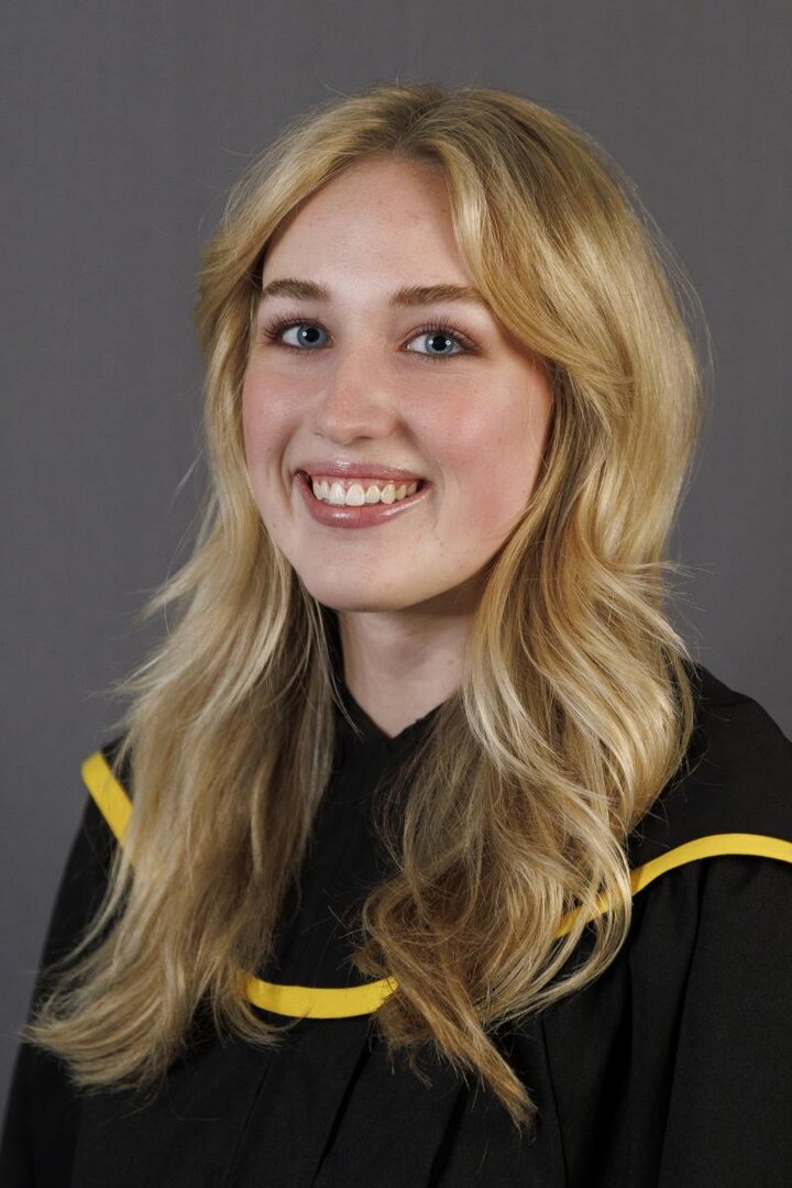 headshot of erin case