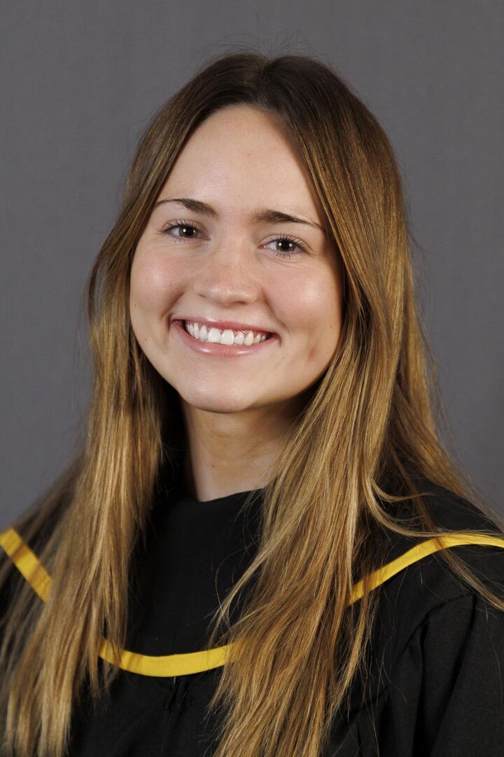 headshot of Lexi Hauxwell