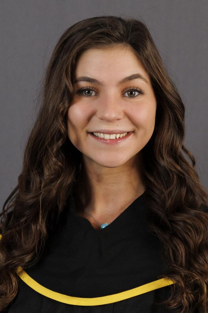 headshot of isabella kessinger